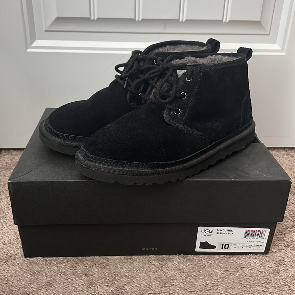 Men’s Uggs - Picture 2 of 4